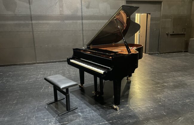 Piano Yamaha dans la petite salle
